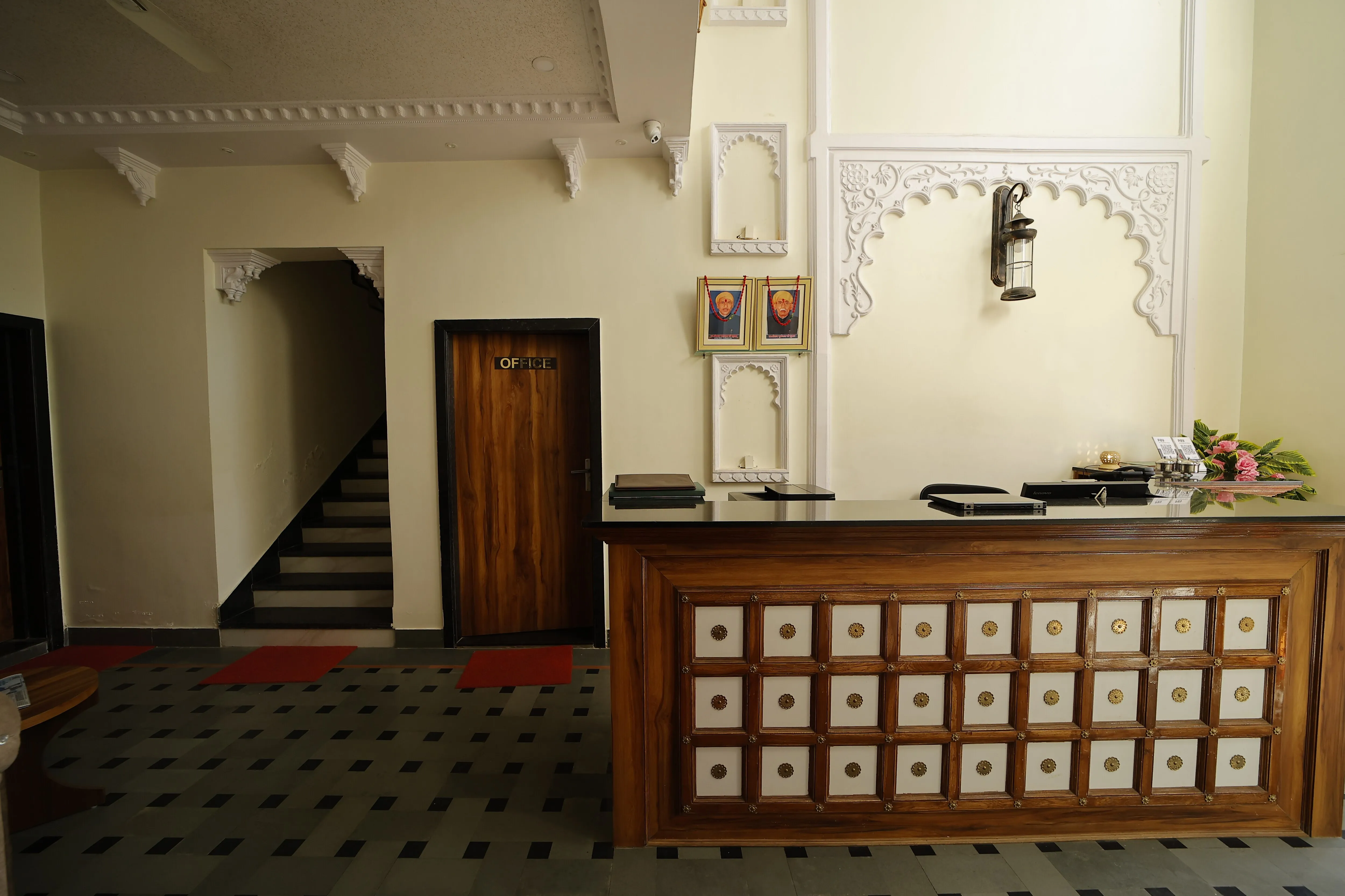 A woman in a sun hat, smiling.